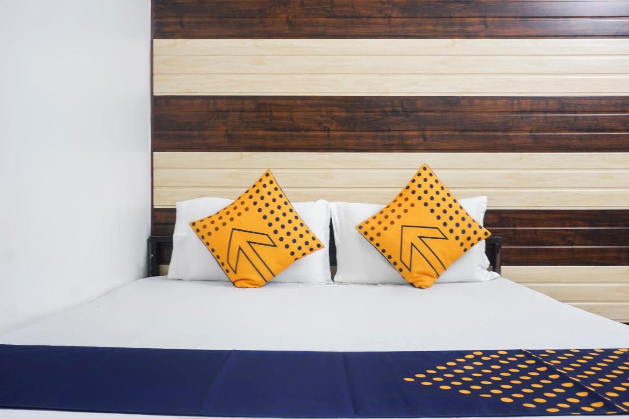 Hotel Spot On 43036 Gokul And Mauli Pure Veg Restaurant 2*