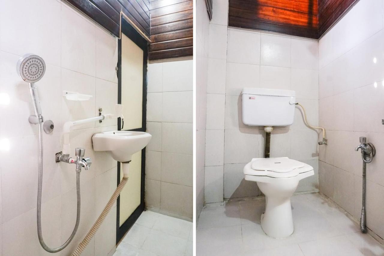 Spot On 43036 Gokul And Mauli Pure Veg Restaurant Hotel 2*