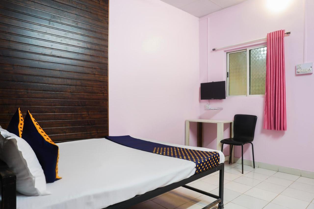 Hotel Spot On 43036 Gokul And Mauli Pure Veg Restaurant 2*